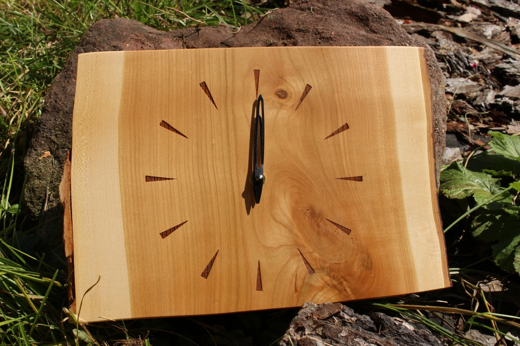 Dřevěné hodiny 12